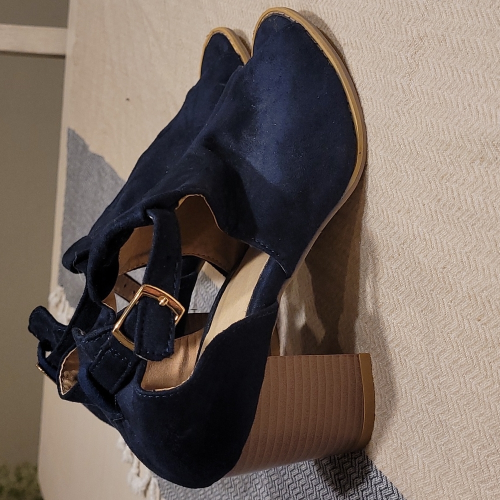 Beautiful  Buckle open toe womens shoes